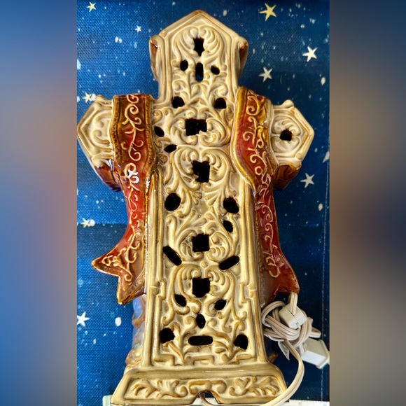 Manger Scene Ceramic Christmas Light with Cross - Picture 2 of 10